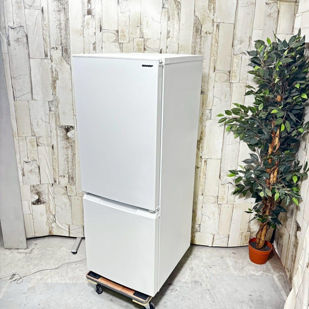 2023年製】SHARP シャープ SJ-D18J-W ノンフロン冷凍冷蔵庫 179L