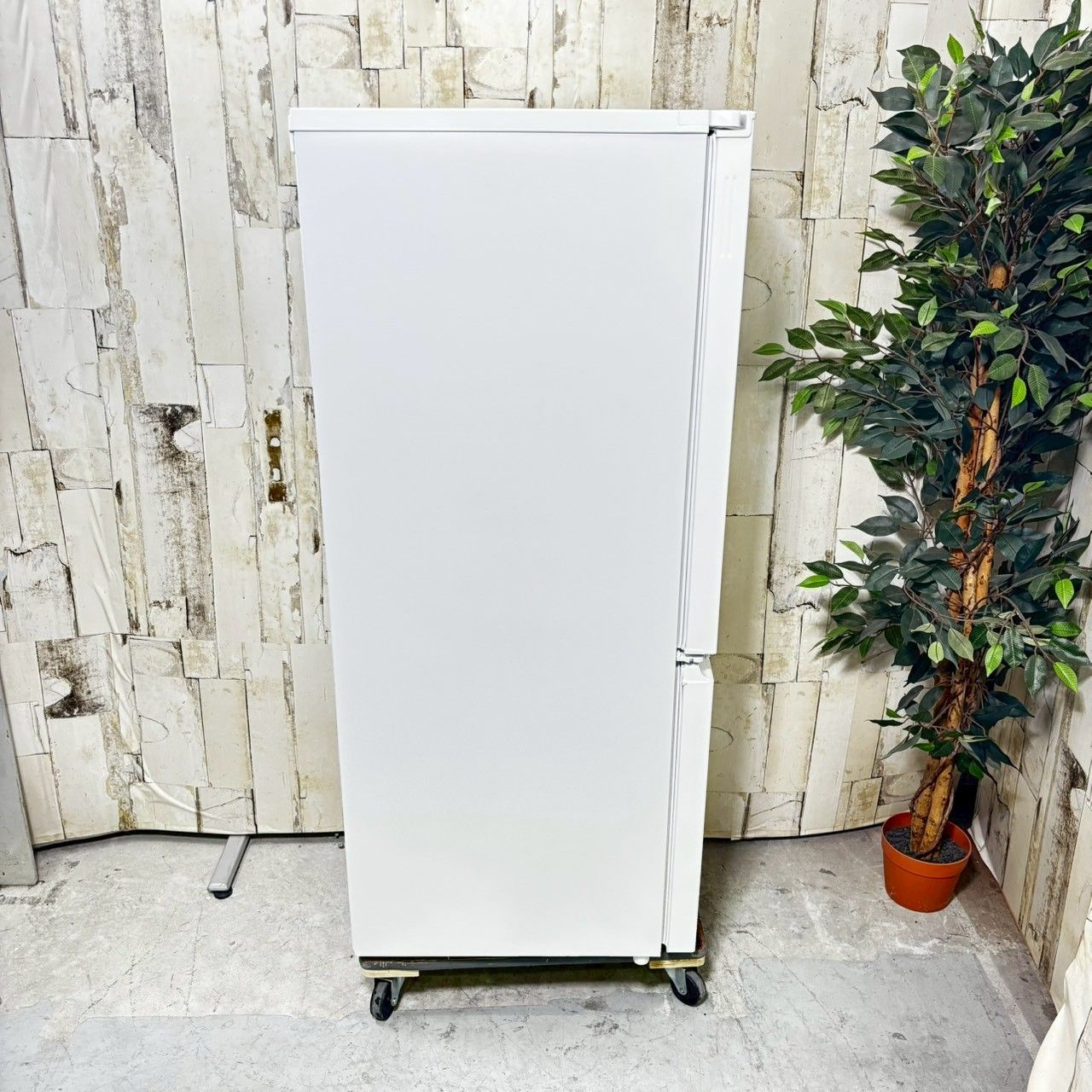 【送料込】2023年製 SHARP シャープ 白 冷蔵庫 SJ-D18J シャープ SJ-D18J 冷蔵庫 (どっちもドア・179L) マットホワイト