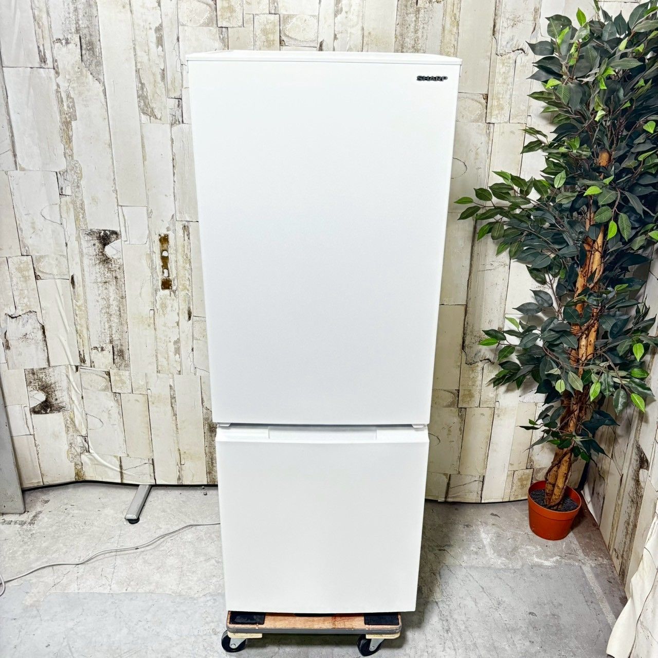 【送料込】2023年製 SHARP シャープ 白 冷蔵庫 SJ-D18J シャープ SJ-D18J 冷蔵庫 (どっちもドア・179L) マットホワイト