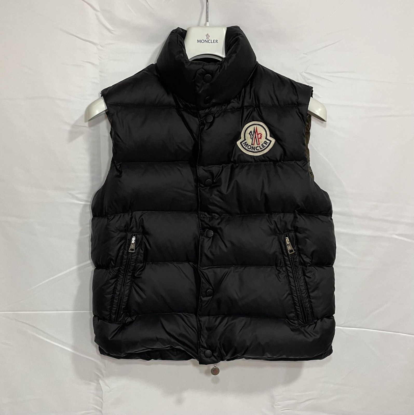 MONCLER M 1 ブラック ダウンベスト