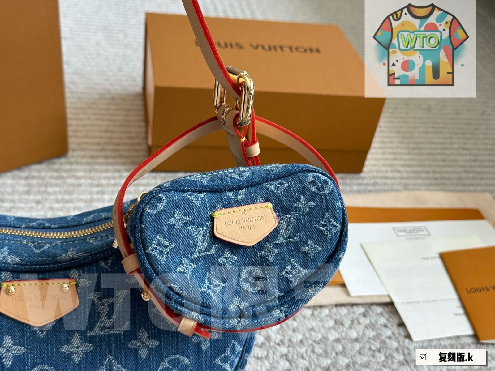 今日 LV Monogram ホーンストラップ アジャスタブル スナイプバッグ with ミニチュアチャームバッグ サイズ 24×15cm