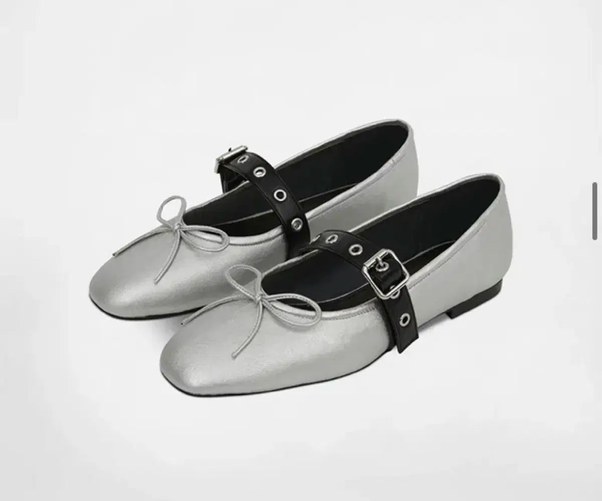 記号バックルストラップバレリーナフラットシルバー