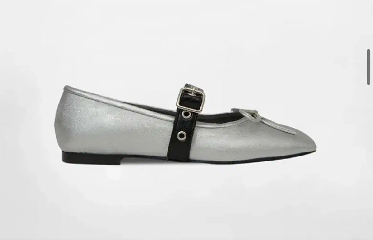 記号バックルストラップバレリーナフラットシルバー