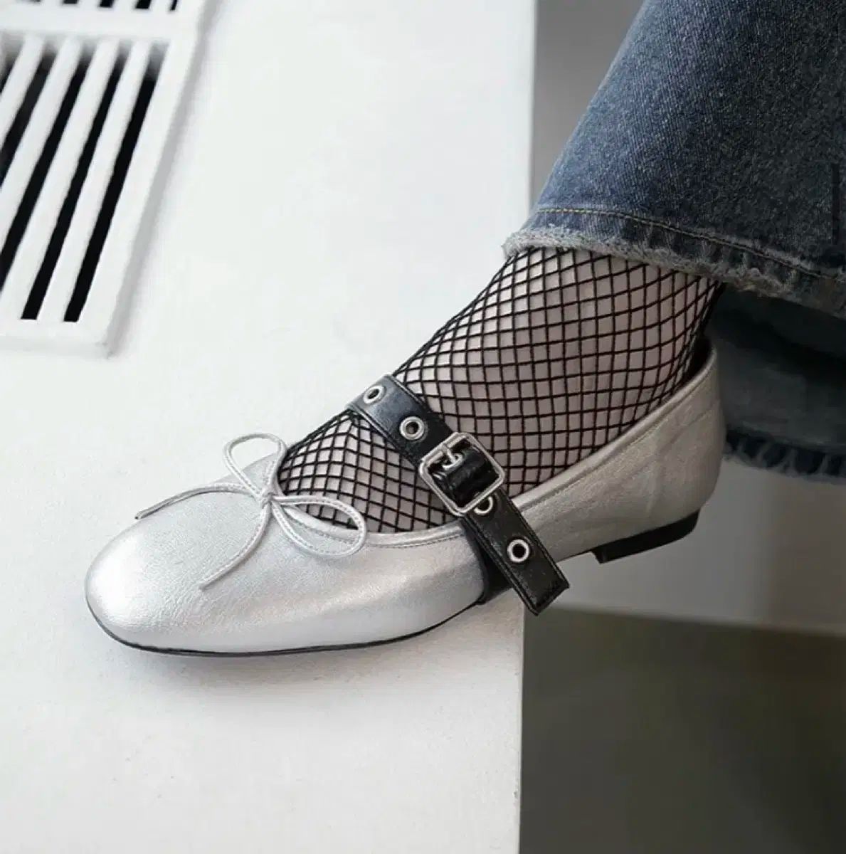 記号バックルストラップバレリーナフラットシルバー