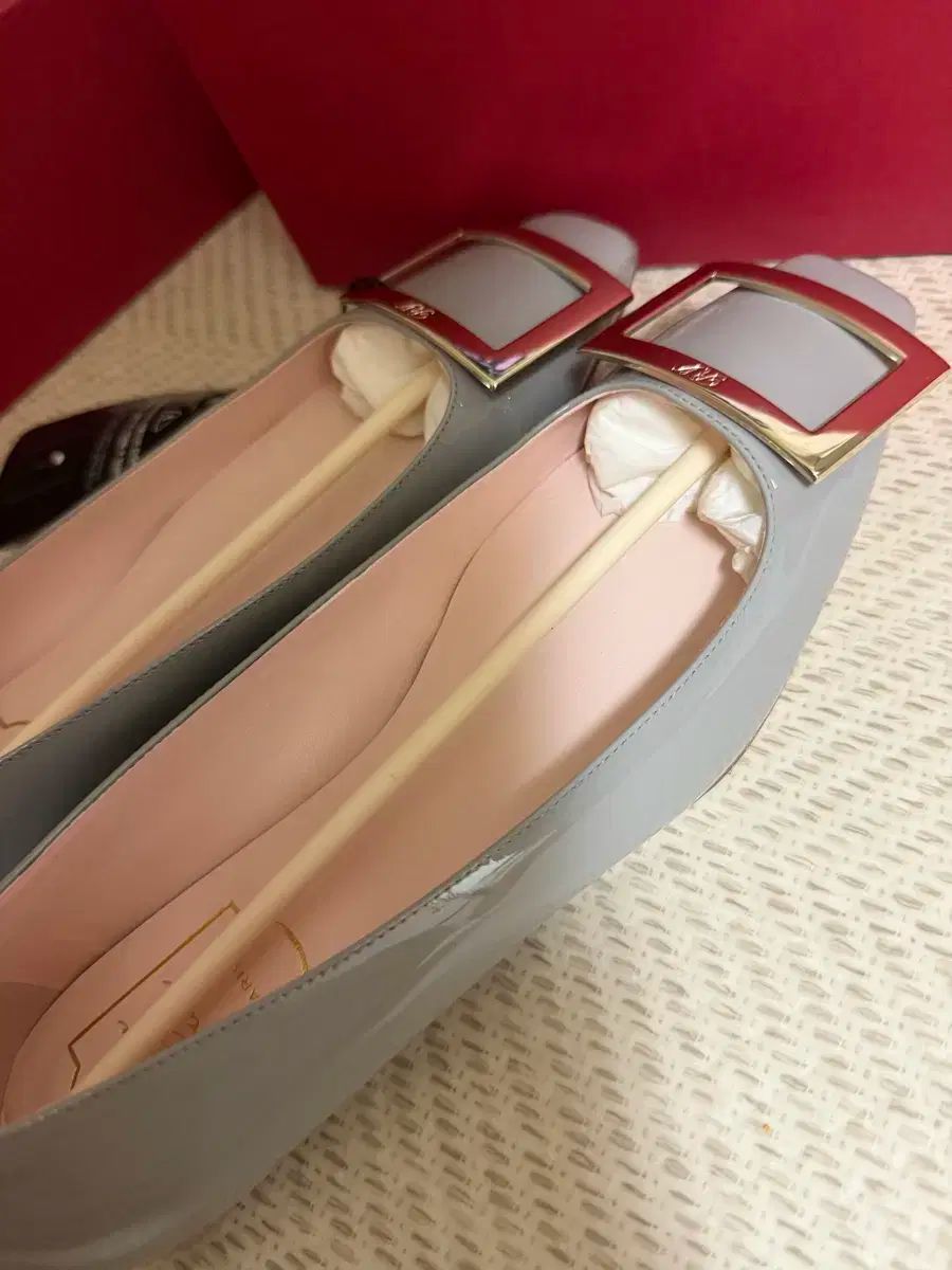 ロジェ ヴィヴィエ グレー フラット