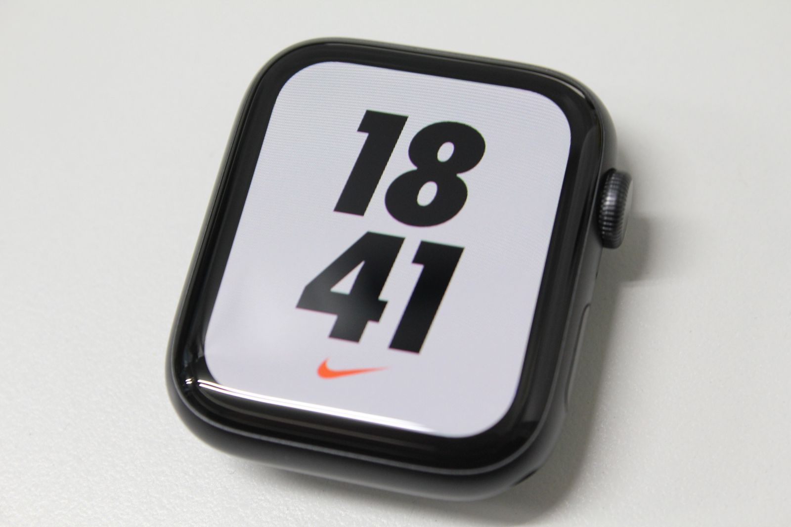 Apple Watch SE（第1世代）GPS/44mm/A2352〈MKQK3J/A〉⑤ 【公式通販】