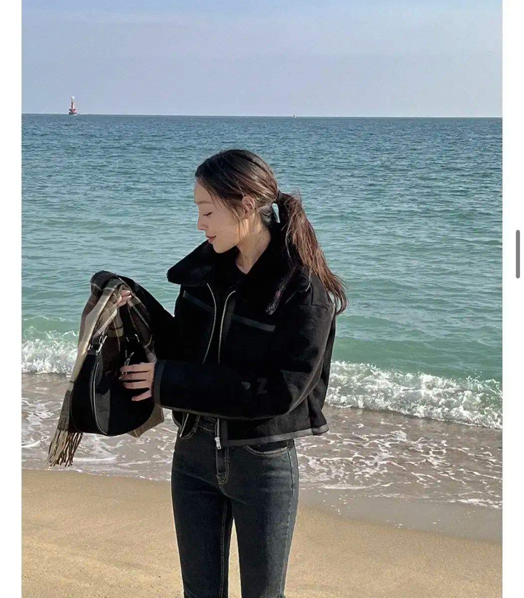 ブラック スウェード クロップド ムートン ジャケット