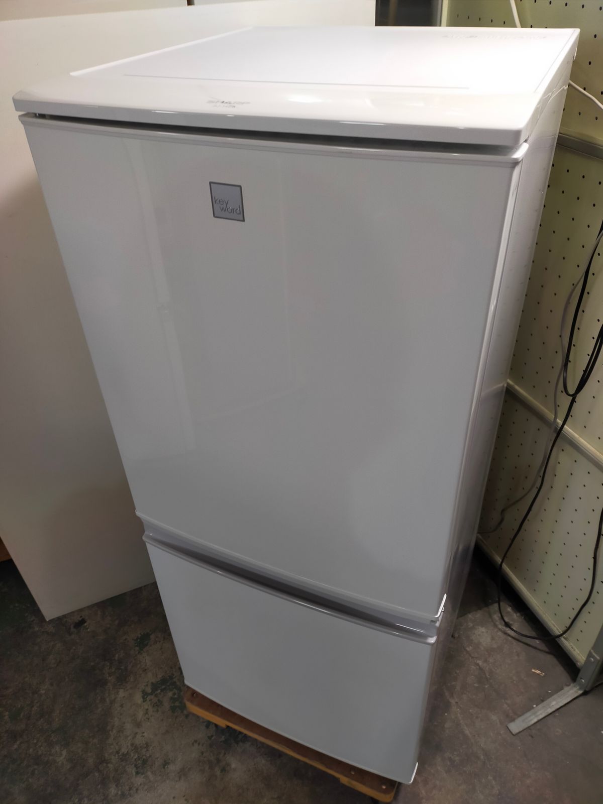 冷蔵庫 シャープ SJ 14 E 5 KW 137 L 2018年製