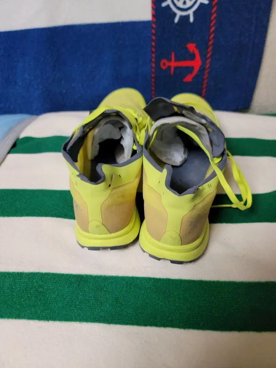 ARC TERYX NORVAN SL 蛍光 ランニングシューズ 250mm