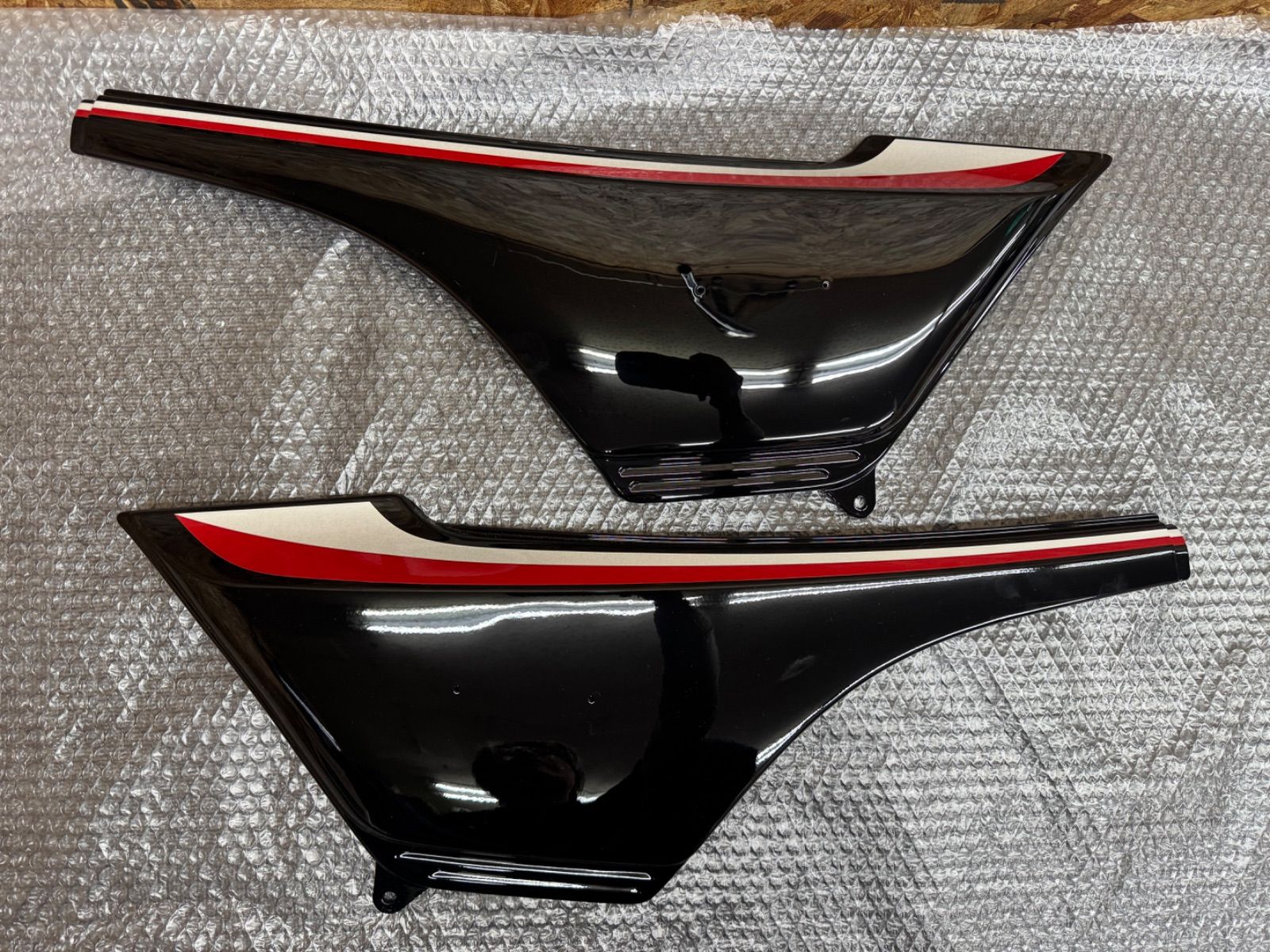 Z400GP Z550GP 純正サイドカバー ノーマルサイドカバー リペイント品