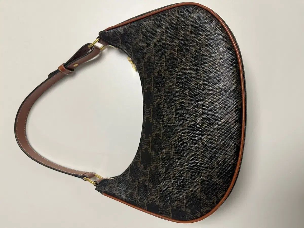 セリーヌ トリオンフ アヴァバッグ