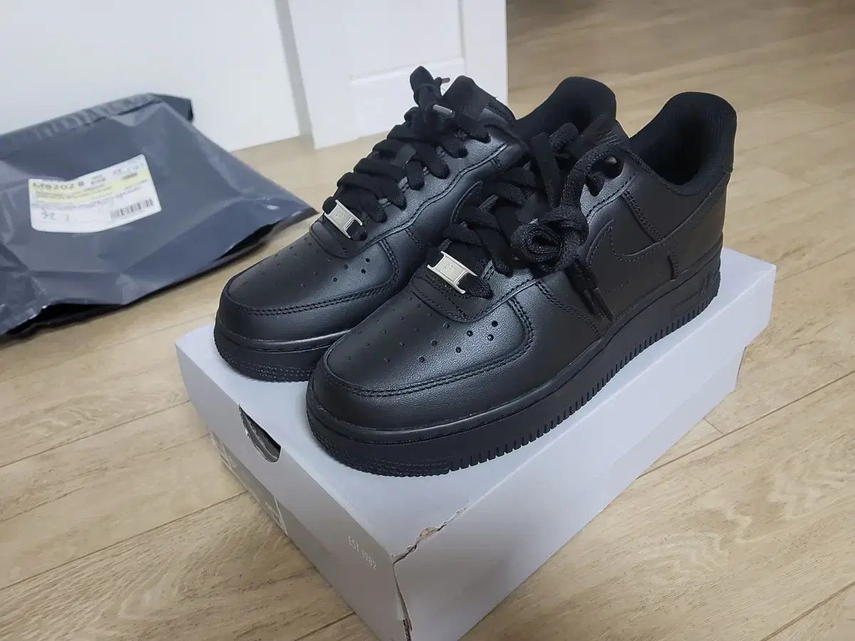 ナイキ エアフォース オールブラック