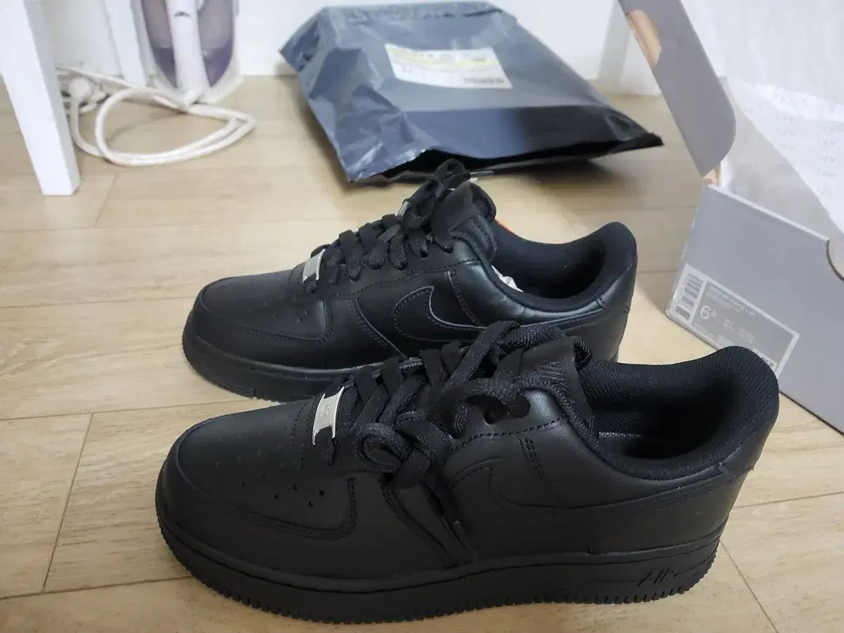 ナイキ エアフォース オールブラック