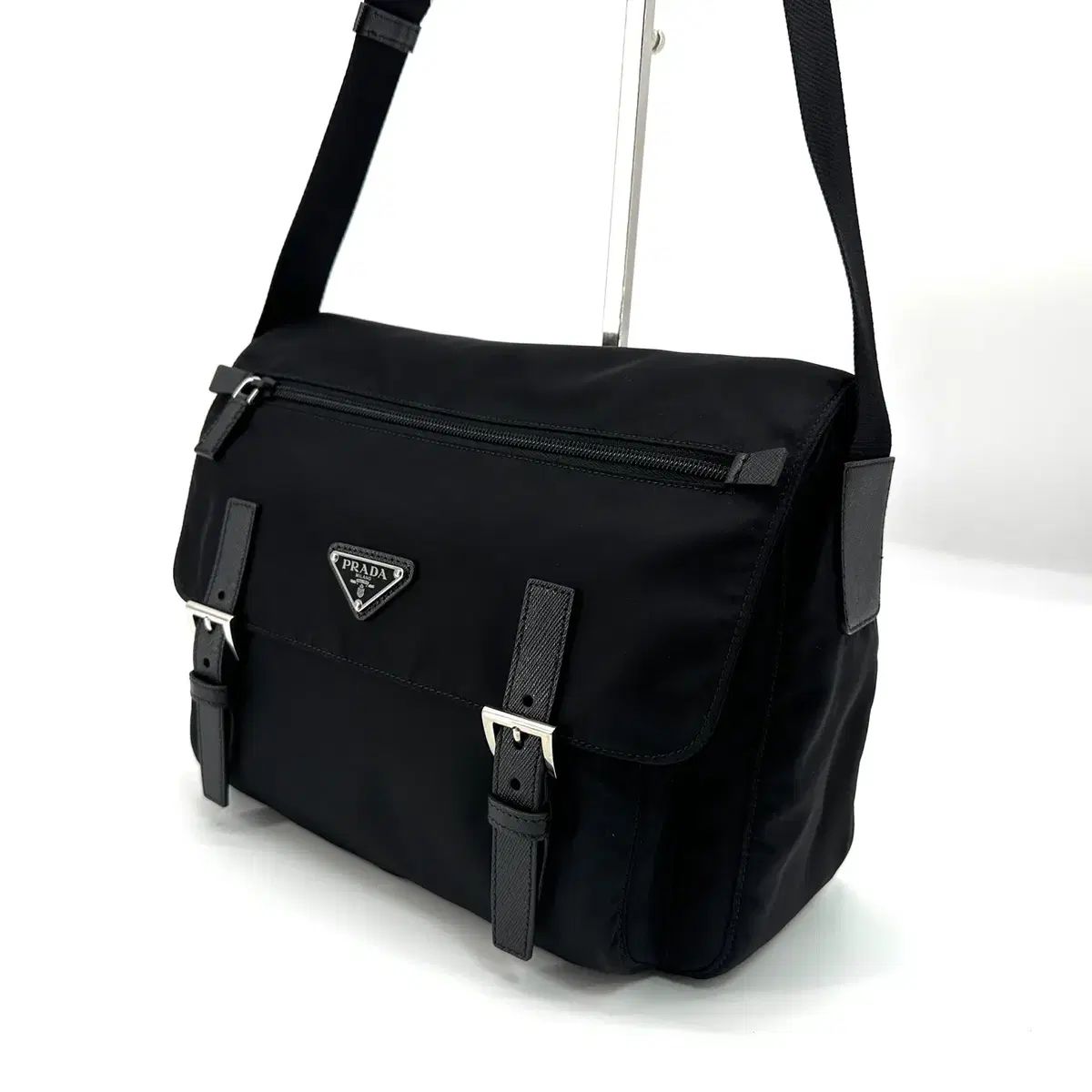 ナイロン 三角ロゴ