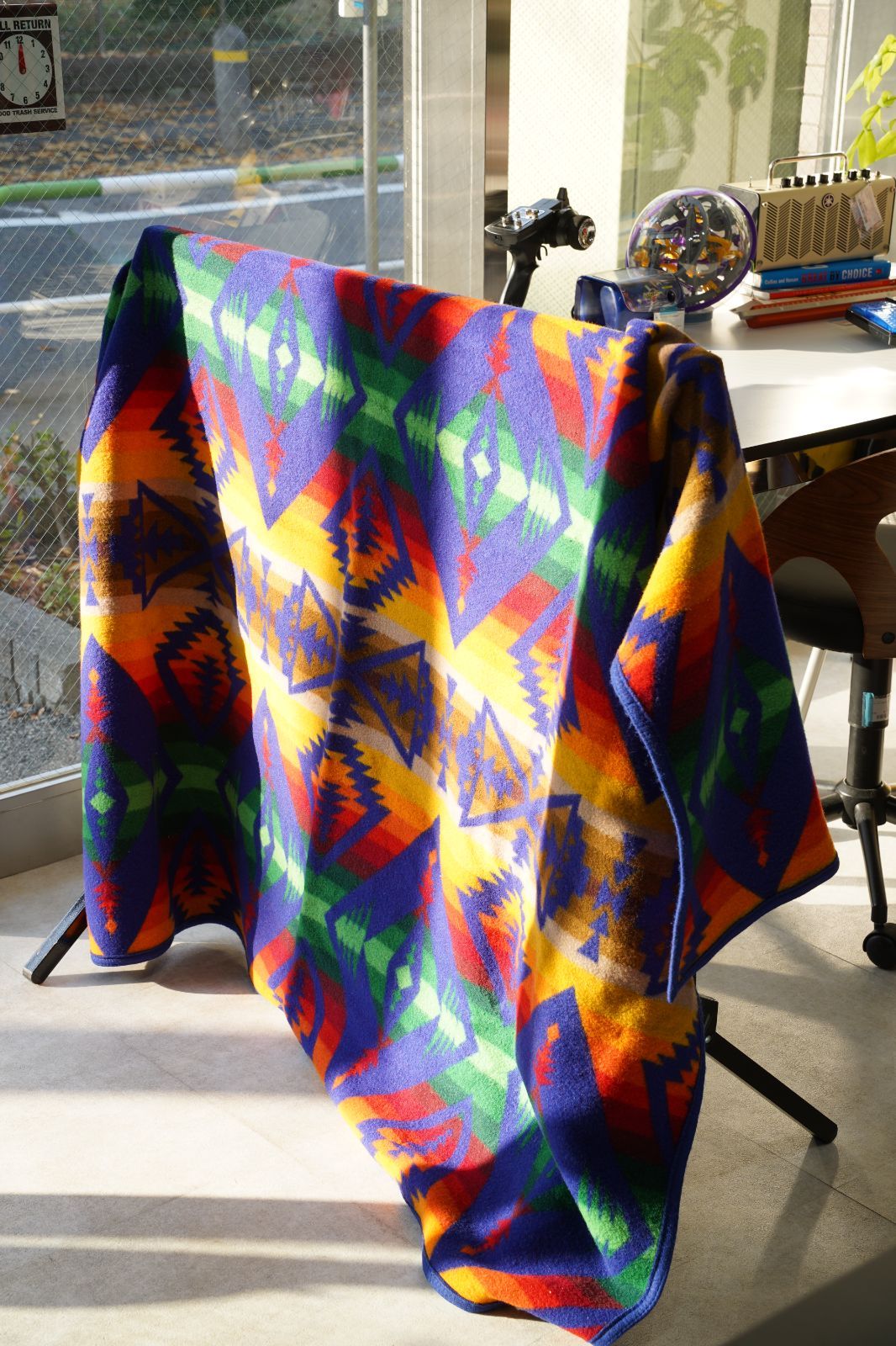 ネイティブ柄 ガレージ