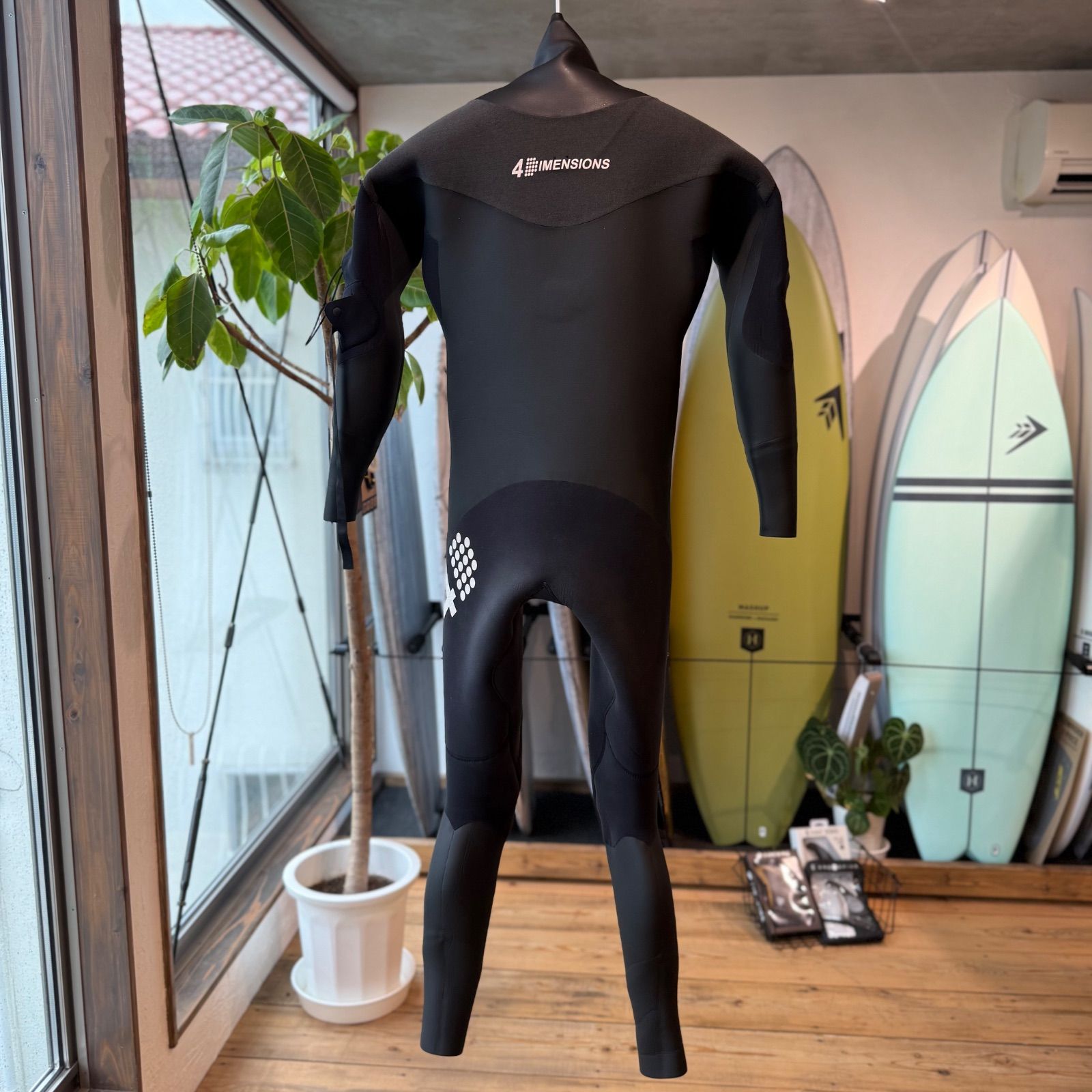 中古 格安 早いもの勝ち ウエットスーツ セミドライ 4DIMENSIONS 168cm