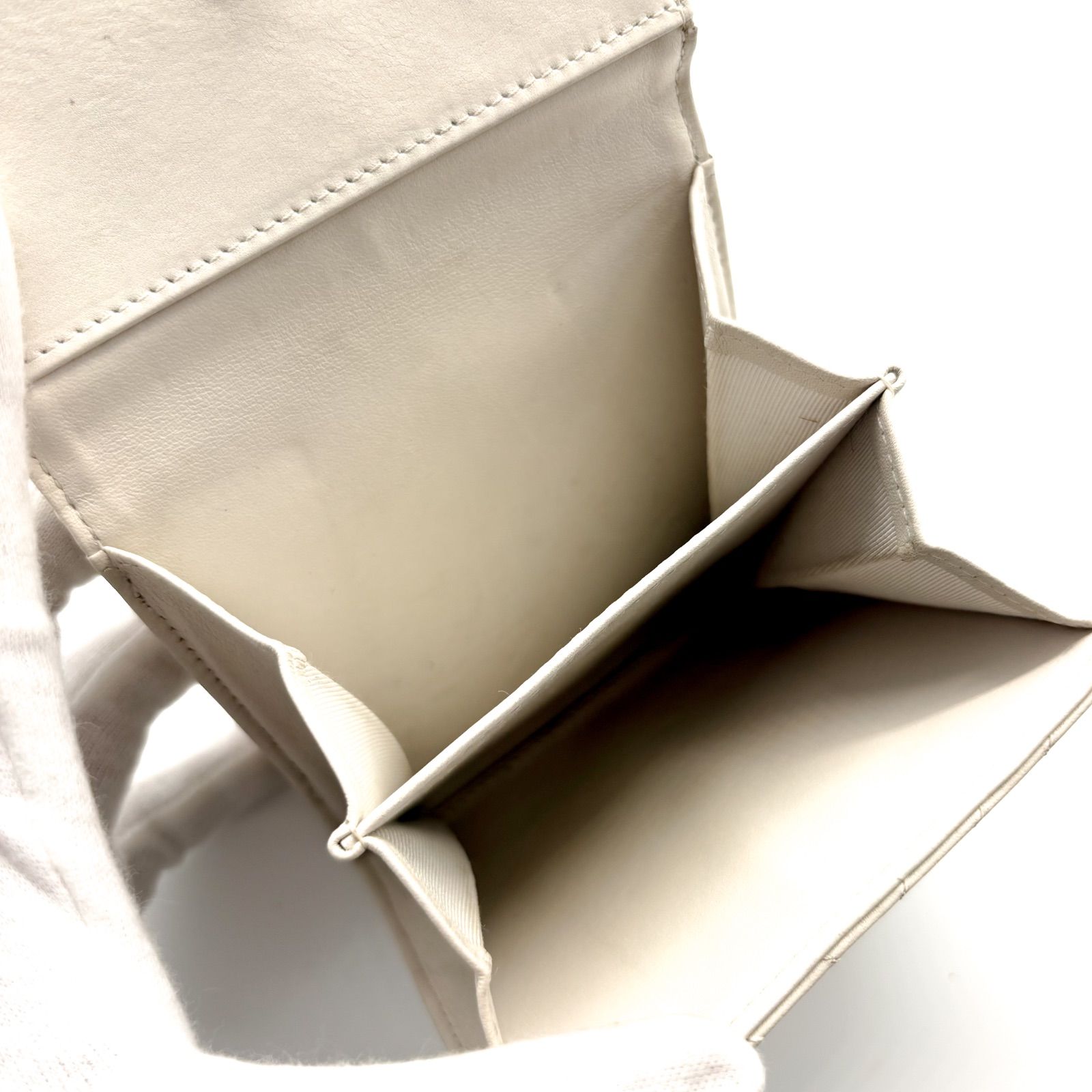 極美品✨】シャネル 財布 シェブロン Wホック 三つ折 - メルカリ