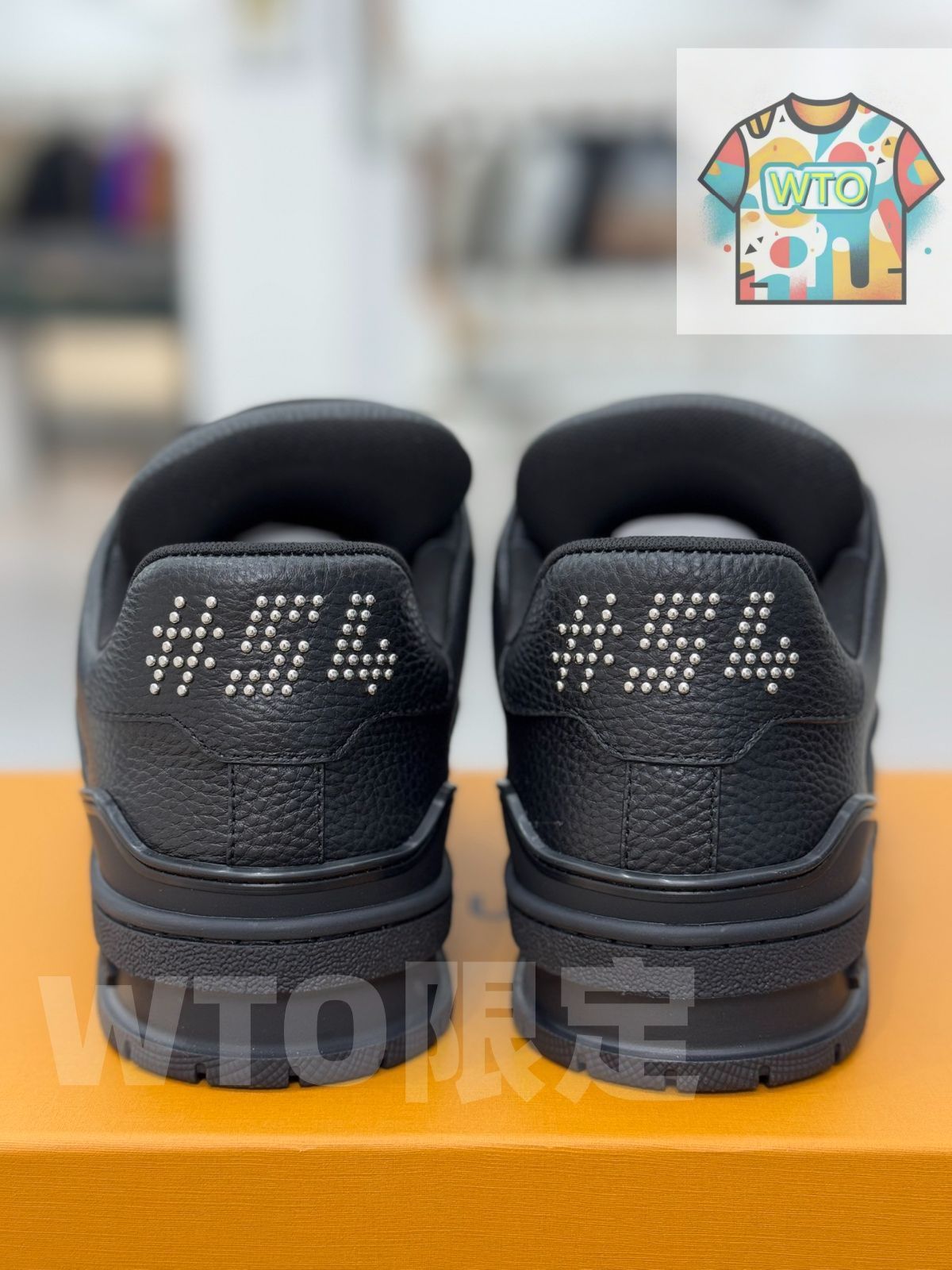  Louis Vuitton Trainer 84 ブラック リベット スニーカー 靴