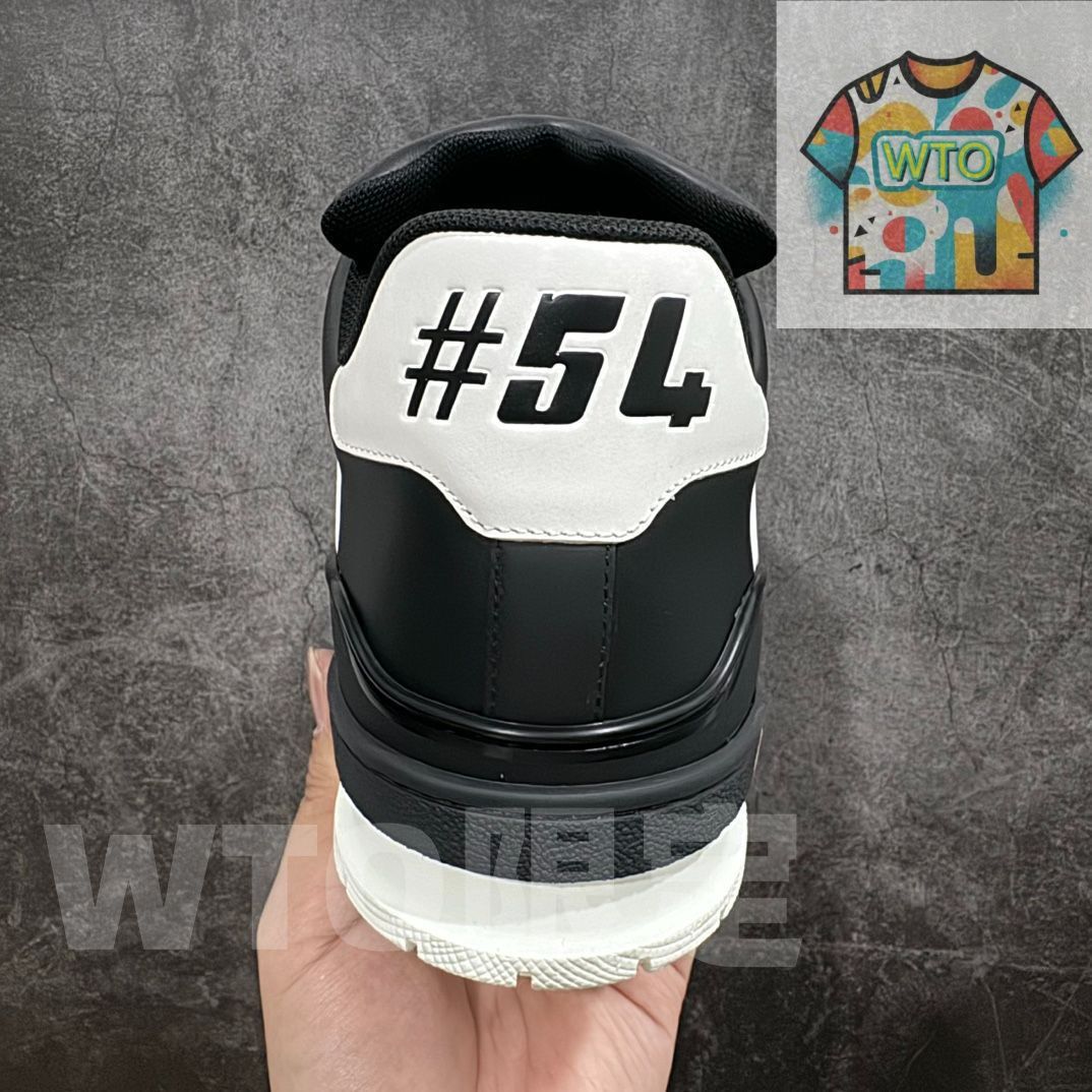 trainer 黒のロートップのファッショナブルなカジュアル