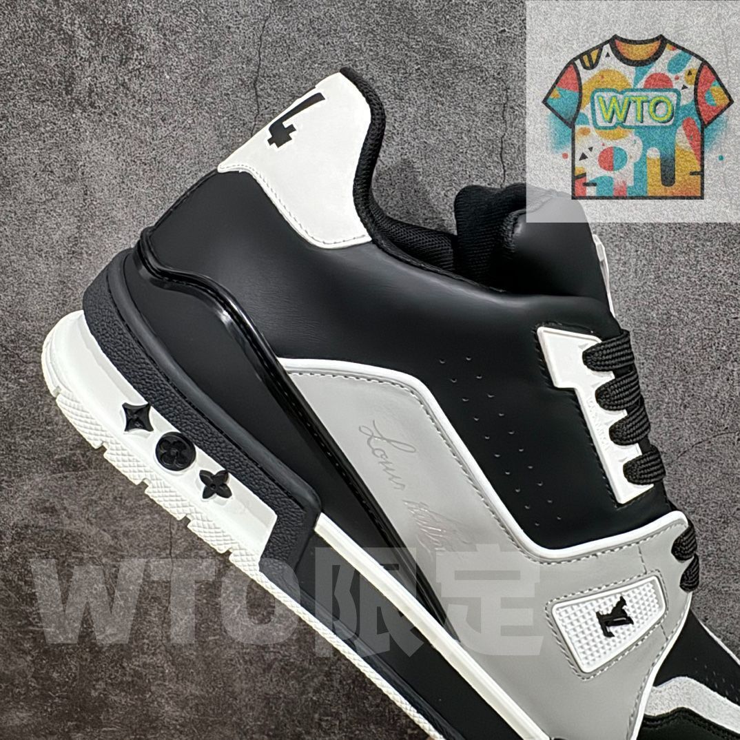 trainer 黒のロートップのファッショナブルなカジュアル