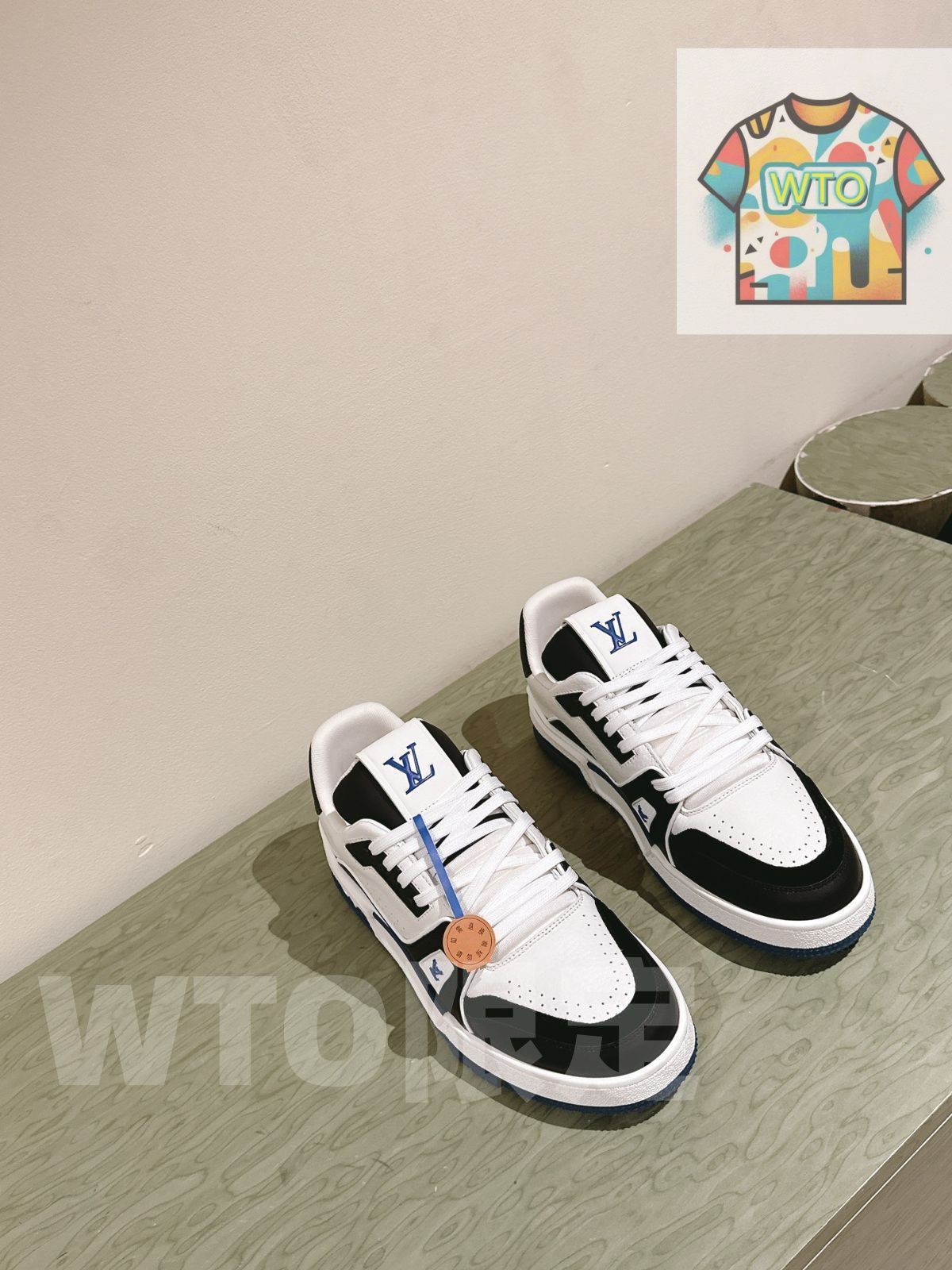 Louis Vuitton trainer 黒い運動靴｜ ｜