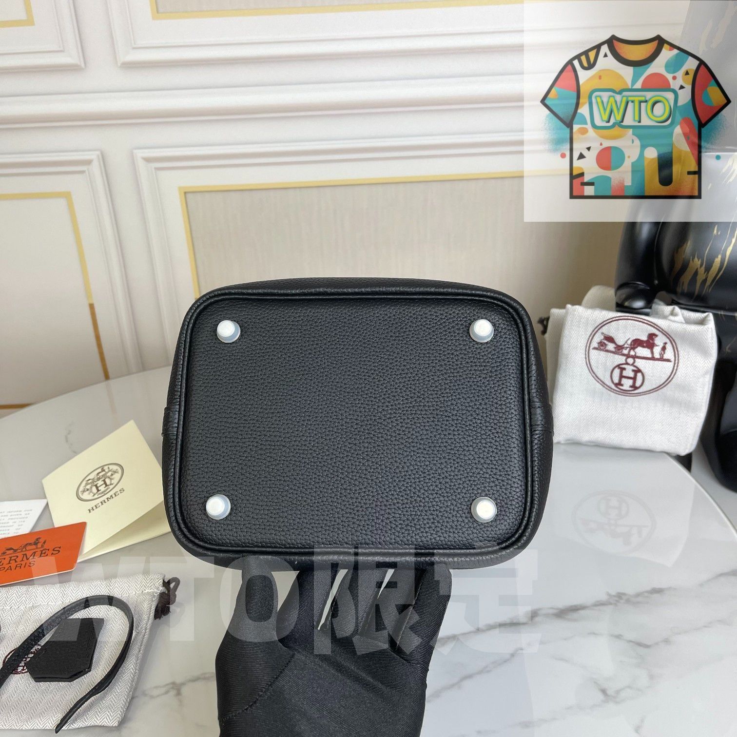 黒の女性用ハンドバッグ｜