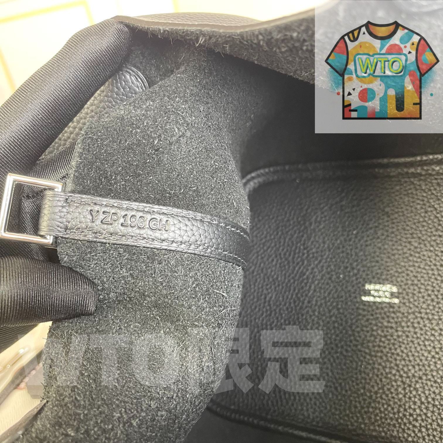 黒の女性用ハンドバッグ｜