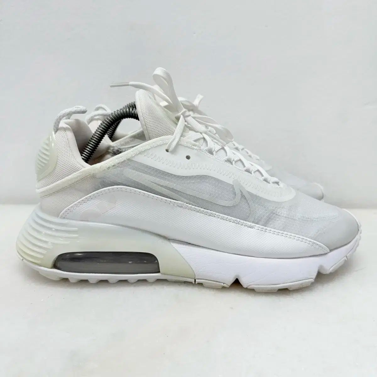 275 ナイキ スニーカー エアマックス 2090 白