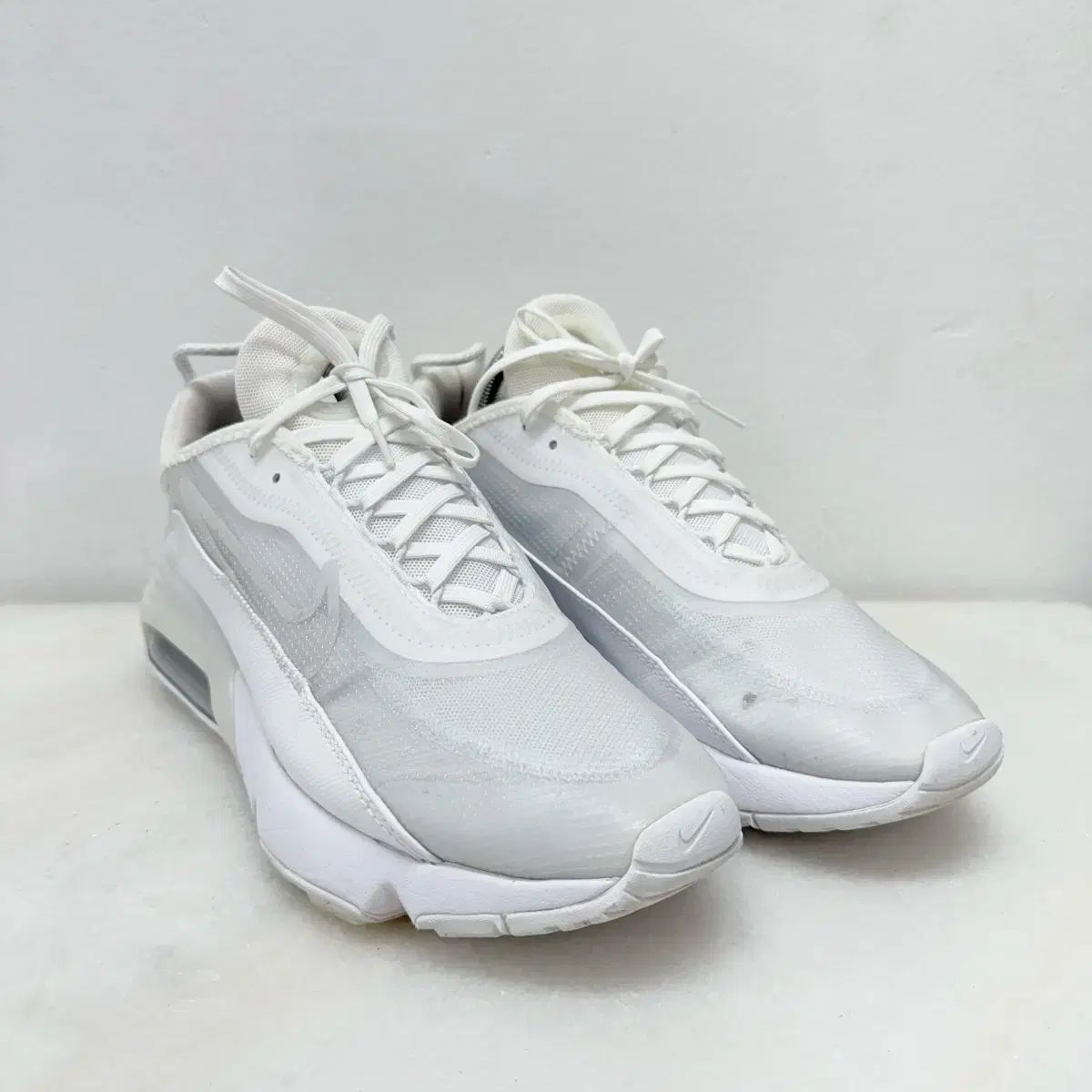 275 ナイキ スニーカー エアマックス 2090 白