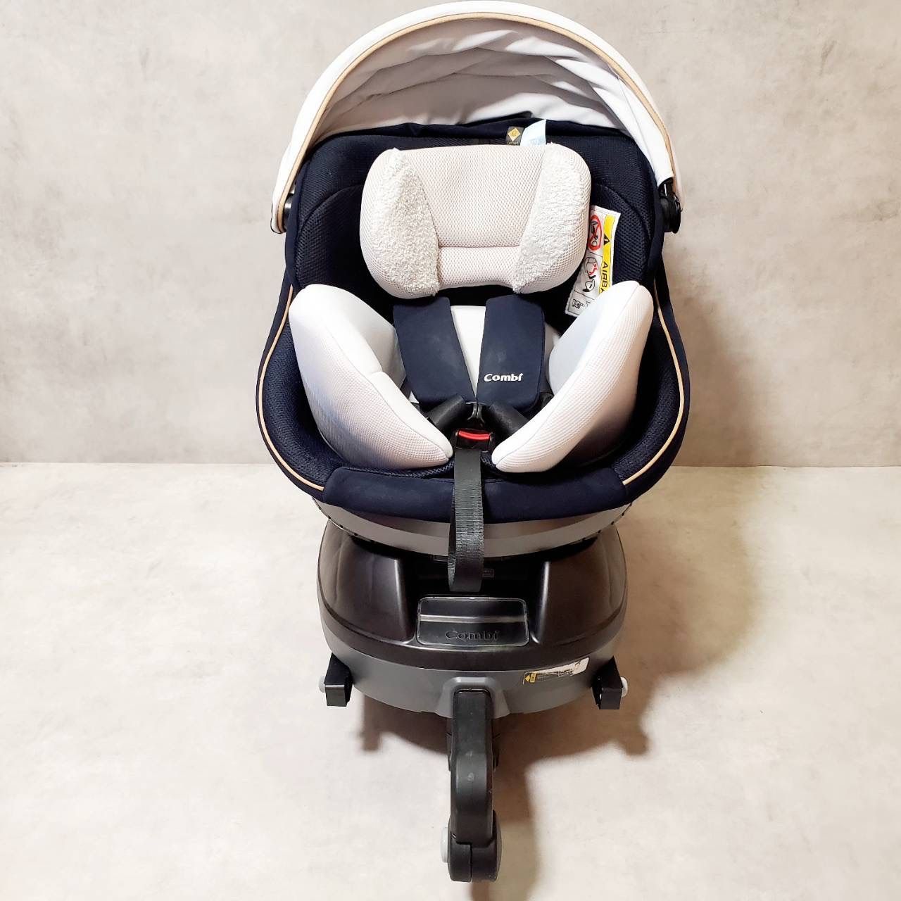 Combi クルムーヴ ISOFIX JL-590｜洗濯済み 回転式 新生児から使える モデル 動作良好 使いやすいチャイルドシート