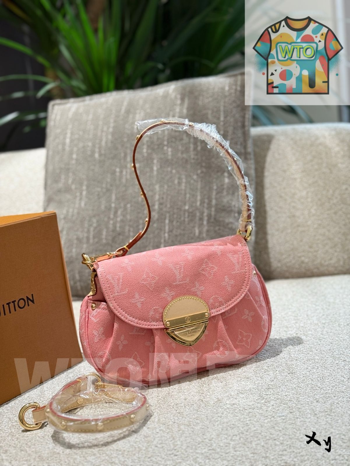 今日 Louis Vuitton ピンクデニム アームポーチ