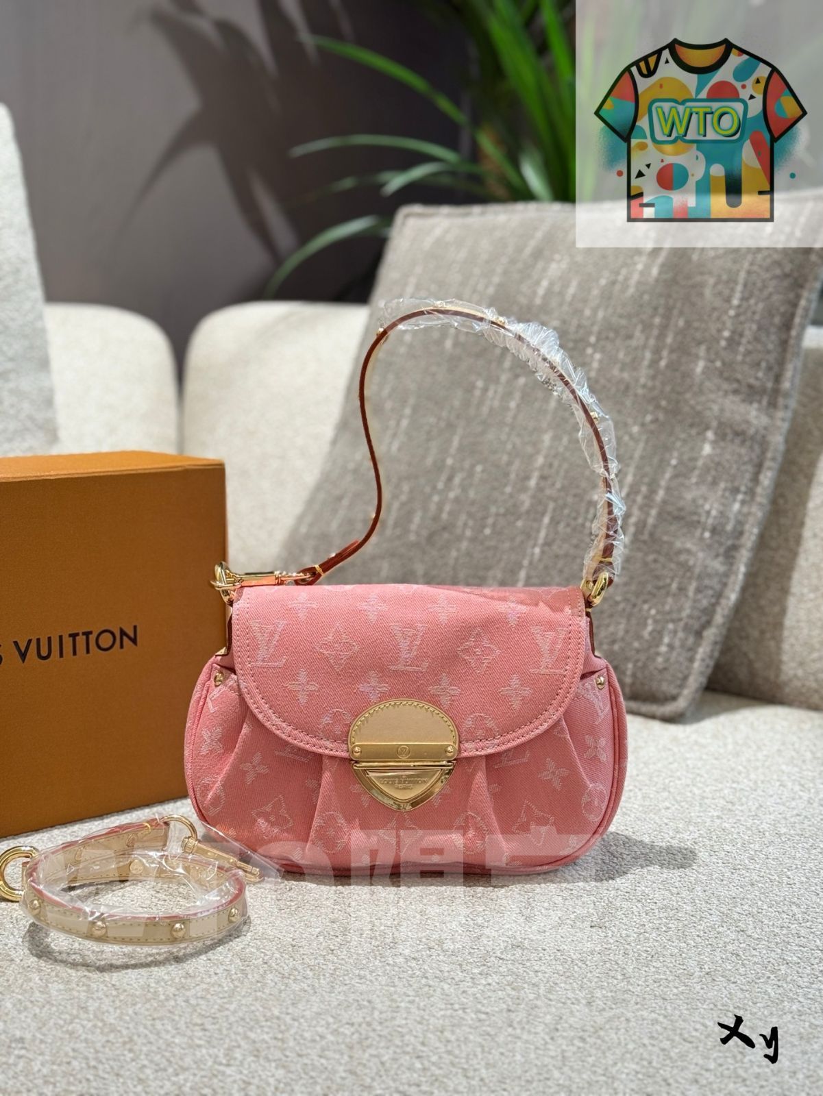 今日 Louis Vuitton ピンクデニム アームポーチ