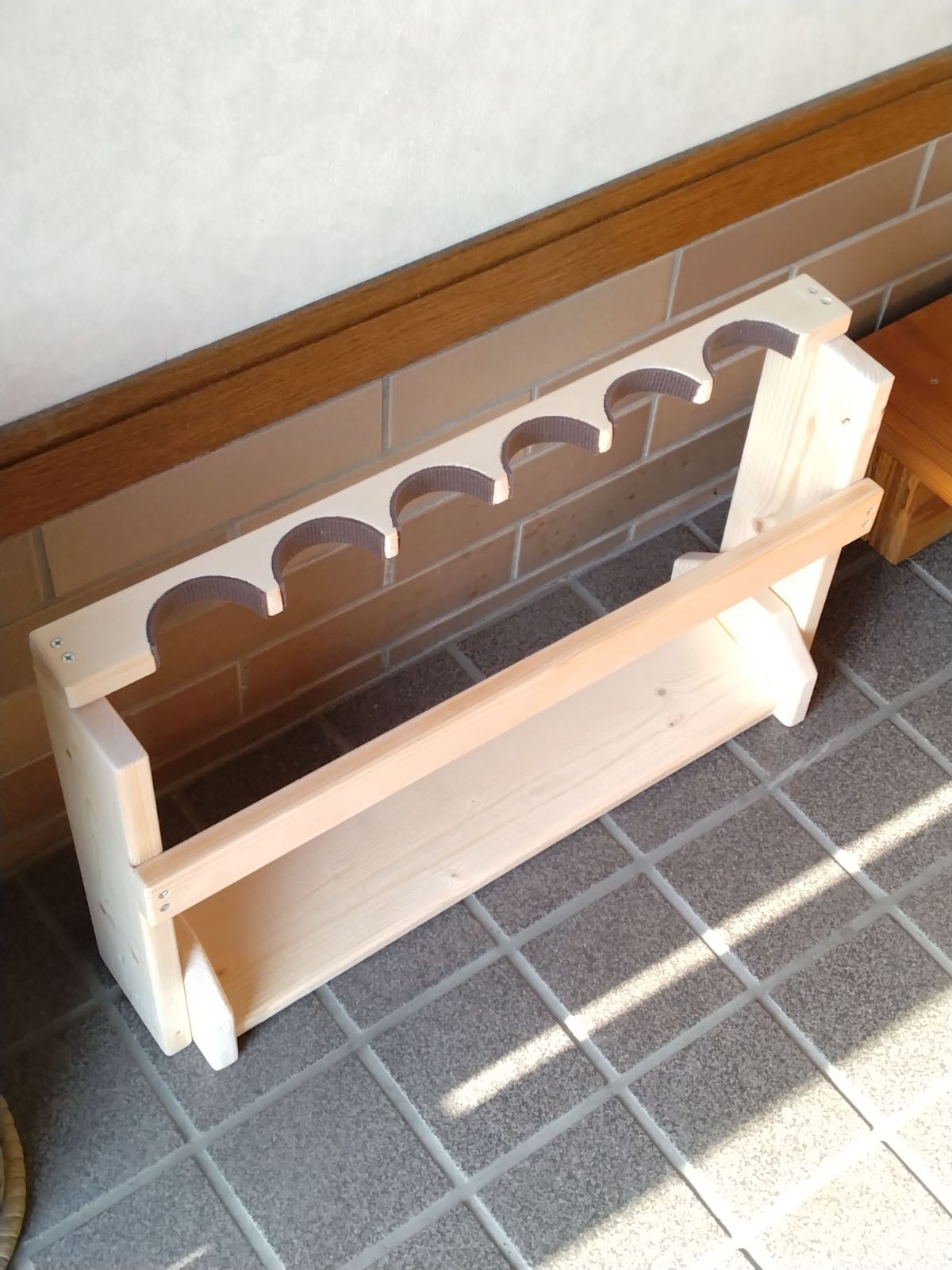 スタイリッシュ バットスタンド 自立型 6本用 天然木製 完成品 匿名