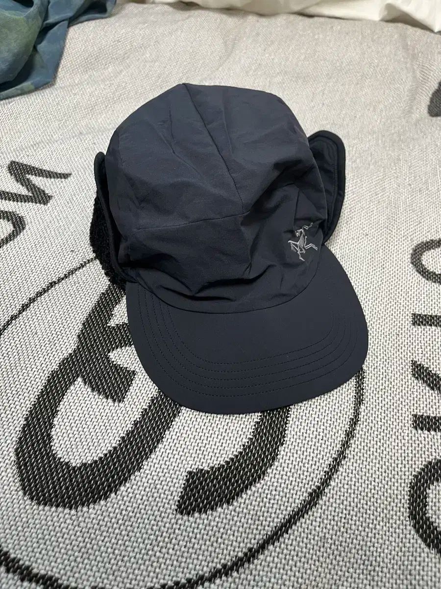 ARC TERYX アークテリクス プロトン ハット トラッパー L-XL - ブラック
