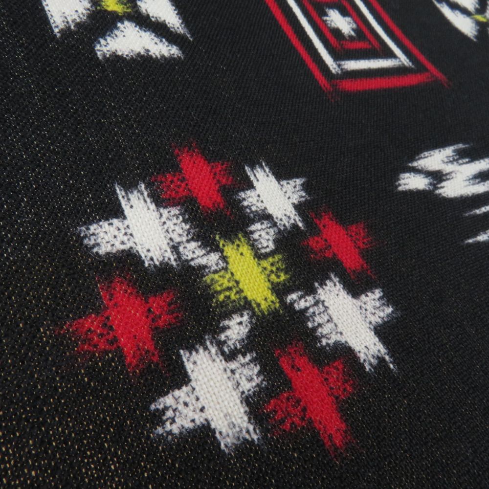 ウール着物 単衣 幾何学文様 絣柄 織り柄 黒色 バチ衿 カジュアル