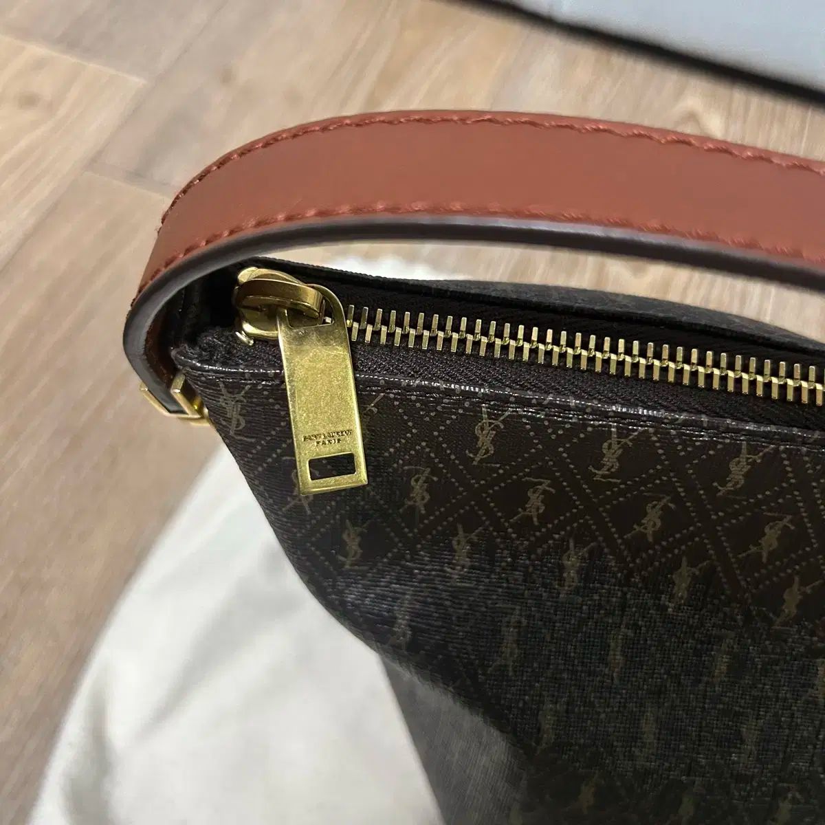 クロスボディーバッグ