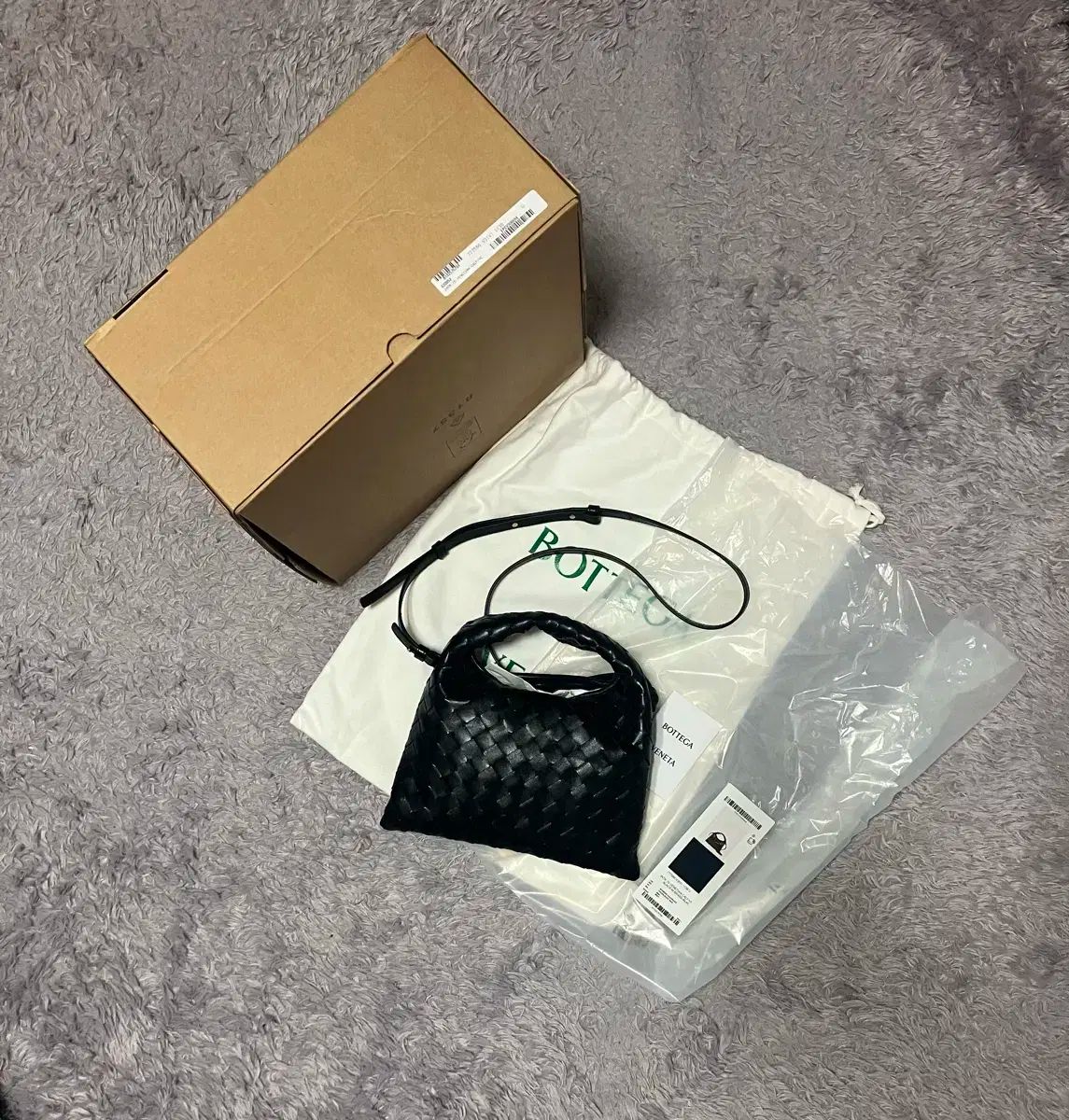 セール中！ BOTTEGA VENETA ボッテガ ヴェネタ 777586 ミニ ホップ カーフスキン バッグ ブラック