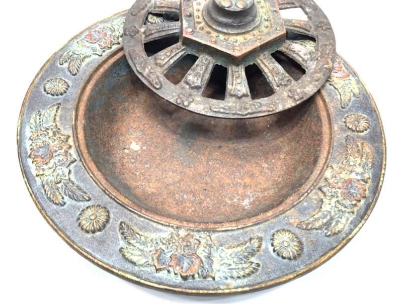 灰皿？ アンティーク 骨董品 レトロ灰皿 貴重 鉄器 博堂 灰皿 菊桐 骨董 ヴィンテージ アンティーク