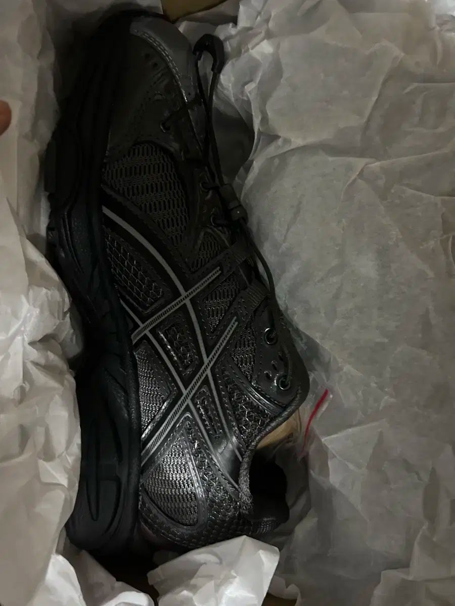 245 アシックス UNAFFECTED ゲル ニンバス ガンメタル