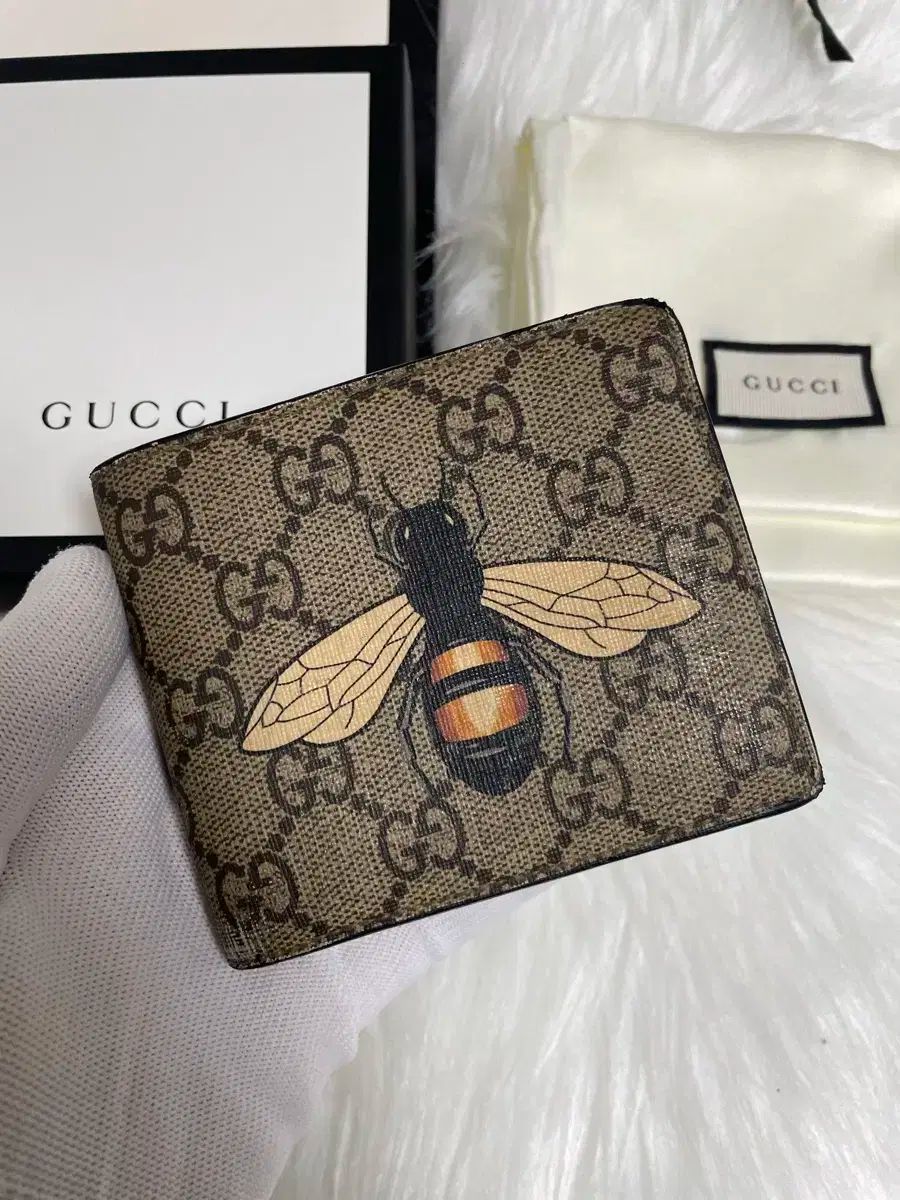 フルセット グッチ GG Supreme みつばち 二つ折り財布