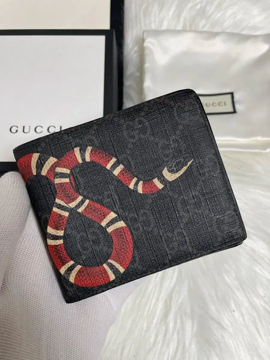 フルセット グッチ スネーク 二つ折り財布 ブラック