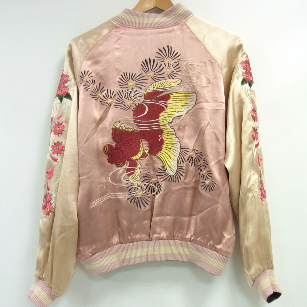 百花繚乱 リバーシブル スカジャン 金魚 花 刺繍 サテン スーベニアジャケット メンズ