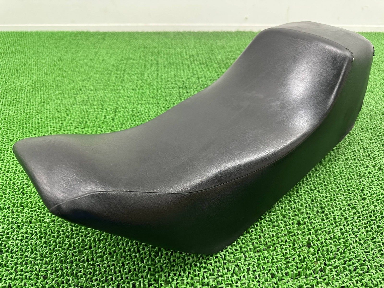 RZ 50 シート ヤマハ バイク 部品 1 HK 5 R 2 初期型 ノーマルシート 修復素材や張替えベースに シートベース良好 Bt