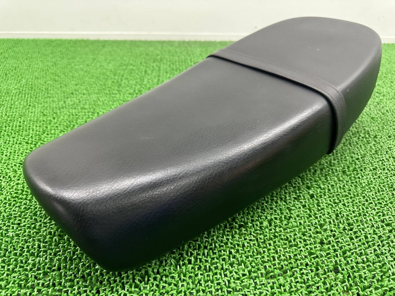 ブロンコ シート 5 BT ヤマハ バイク 部品 ノーマルシート シートバンド 修復素材に シートベース良好 品薄 Hj