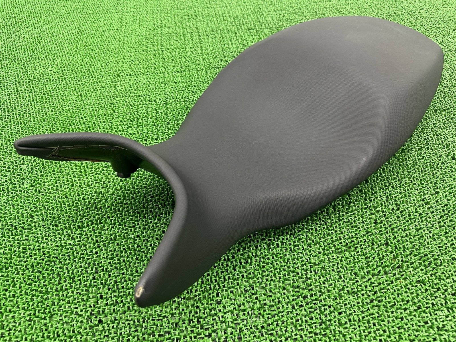 F 800 GT シート 7 711 714 BMW 7711714 ノーマル エクストラロシート メインシート 修復素材や張替えベースに oD