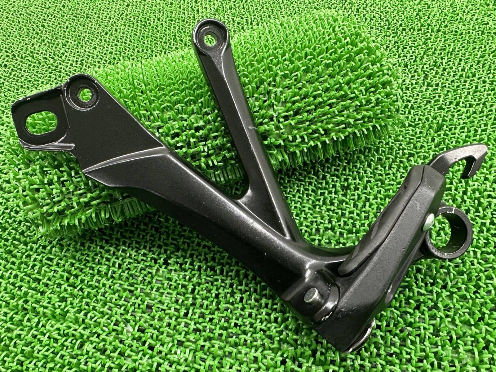 ハヤブサ タンデムステップ 左 10 L スズキ バイク 部品 EJ 11 A 隼 HAYABUSA ペグ マフラーステー Je