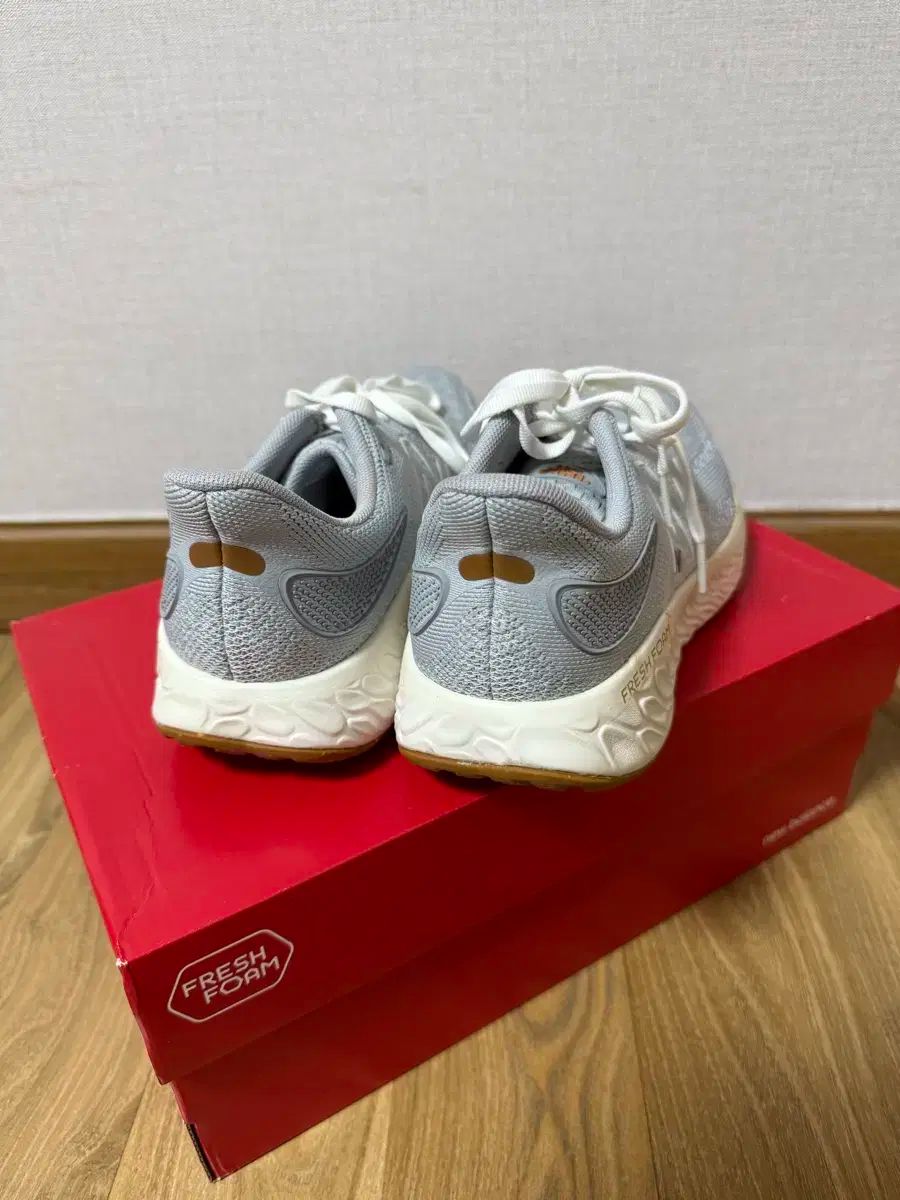 250 ニューバランス フレッシュフォーム X 1080 V12