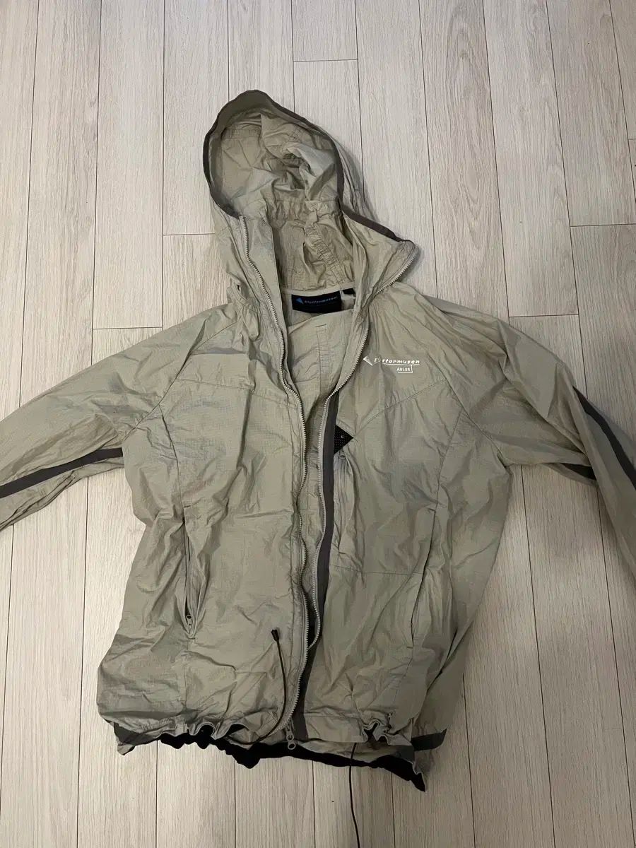 クレッタルムーセン アン スール ウィンドブレーカー