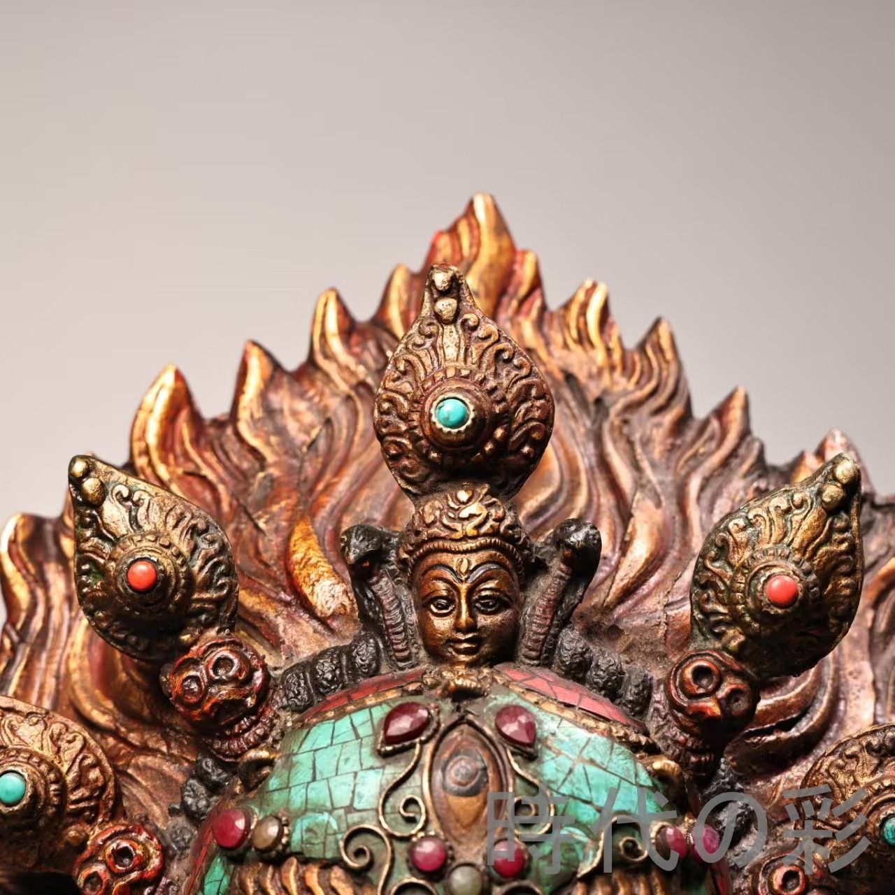 宝石嵌装 高浮彫鏨刻