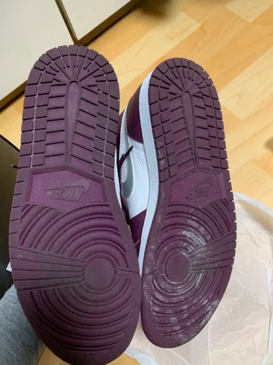  ナイキ ジョーダン1 レトロ ハイ OG ボルドー 280 シューズ(男性用) バスケットボール